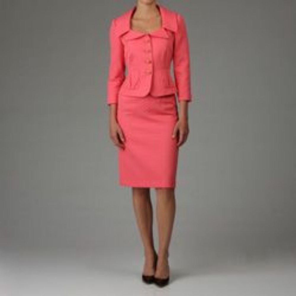 Tahari skirt suit size 6p